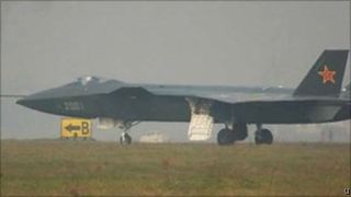 Primo volo per il J-20, il nuovo aereo Stealth cinese