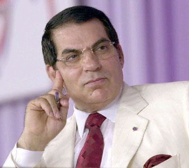 Tunisia: Ben Ali scioglie governo. Gli hacker contro l’oppressione