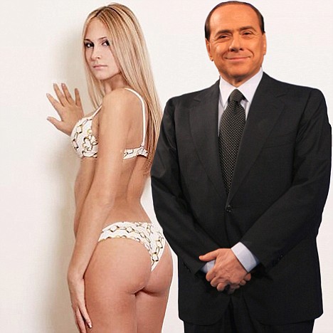 Berlusconi è l’unico dittatore che si fa spiare, anche a letto