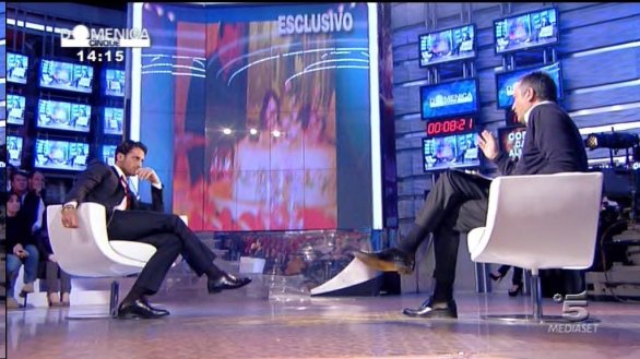 Fabrizio Corona a Domenica Cinque: “Ecco la foto delle cene con Berlusconi”