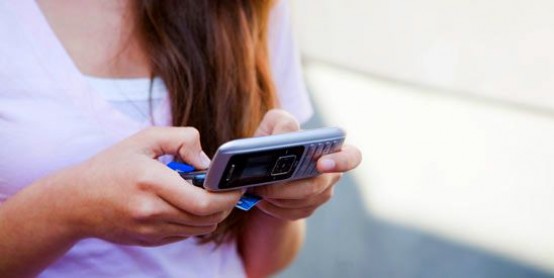 “Spogliati e lasciami spiare”: Il Sexting, giovani e adolescenti tra scatti e mms