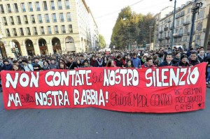 Insegnanti e genitori in piazza “Difendiamo la scuola pubblica”