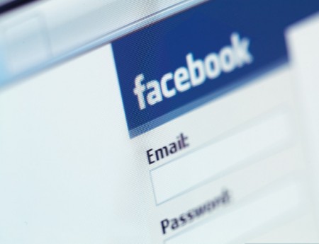 Phishing su Facebook: applicazione ruba credenziali di accesso
