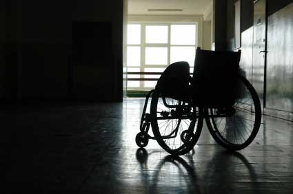 Due anziani pedofili violentano per mesi una bambina disabile