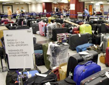 Oggetti rubati dai bagagli: incastrato addetto dell’aeroporto di Bari