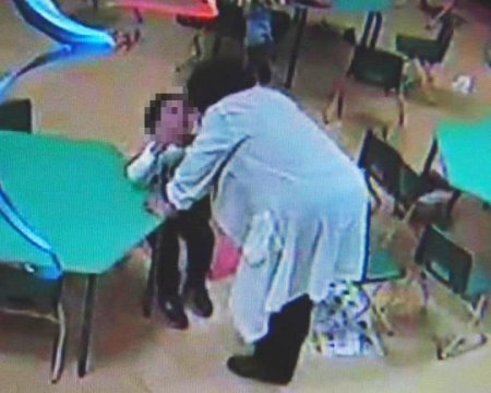Maestra fermata dalle telecamere nascoste, maltrattava i bambini